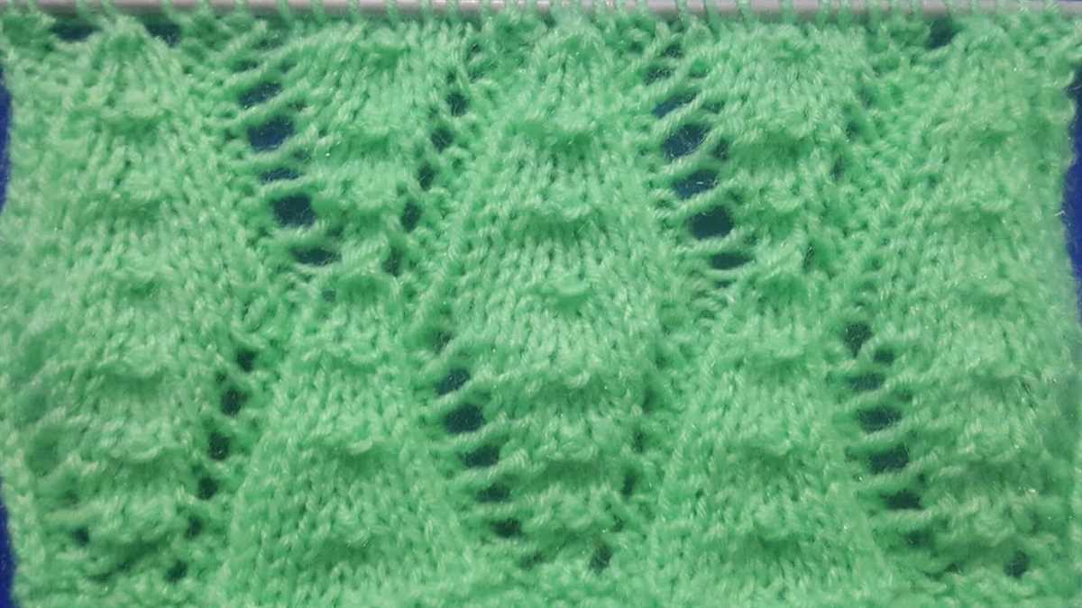 Diamond lattice knit pattern