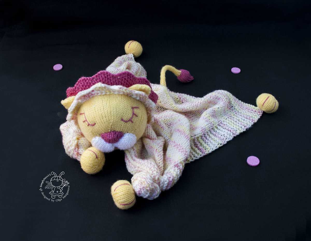 Knitting pattern lion