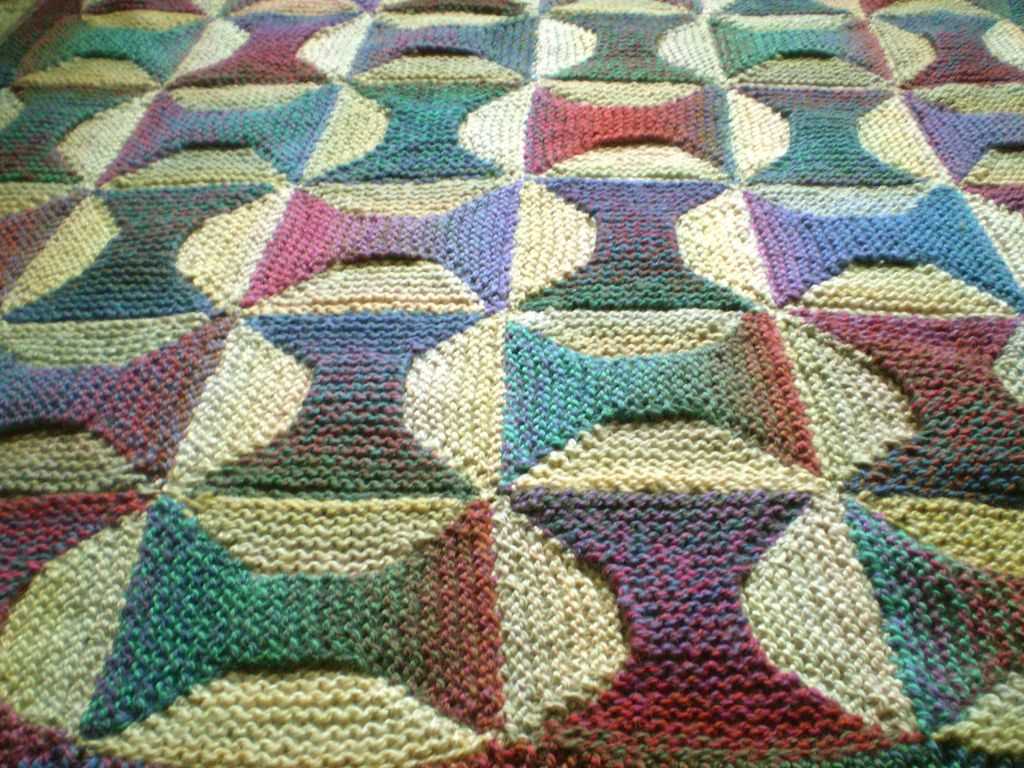 Knitting a pattern with different colors