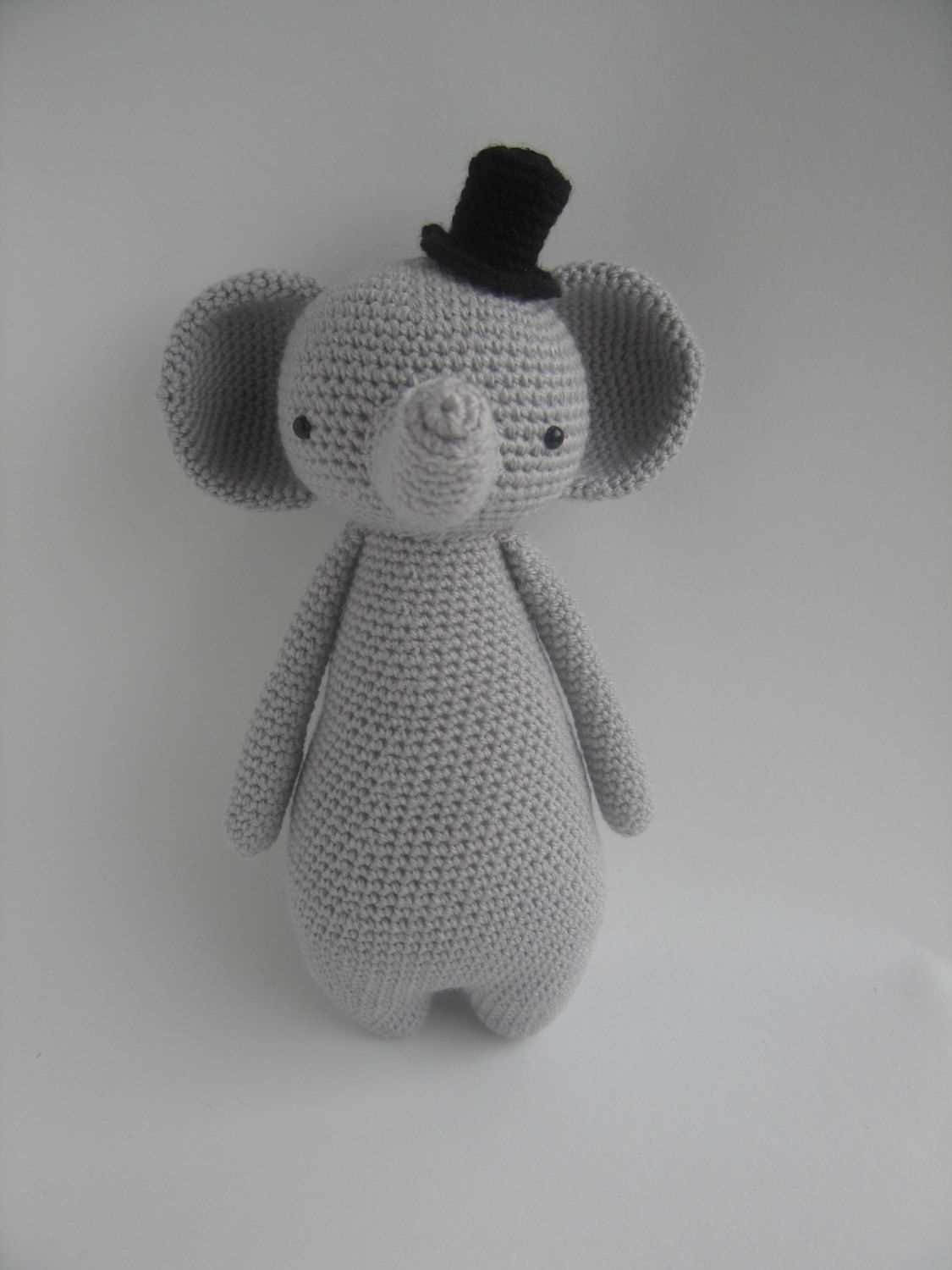 Elephant motif knitting pattern