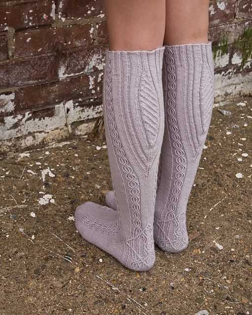 Knee socks knitting pattern