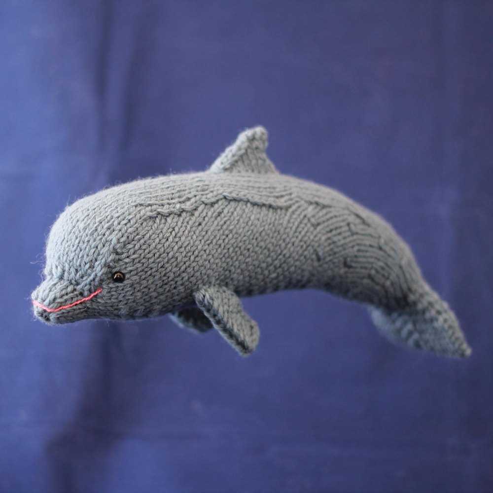 Knitting patterns using thick and thin yarn