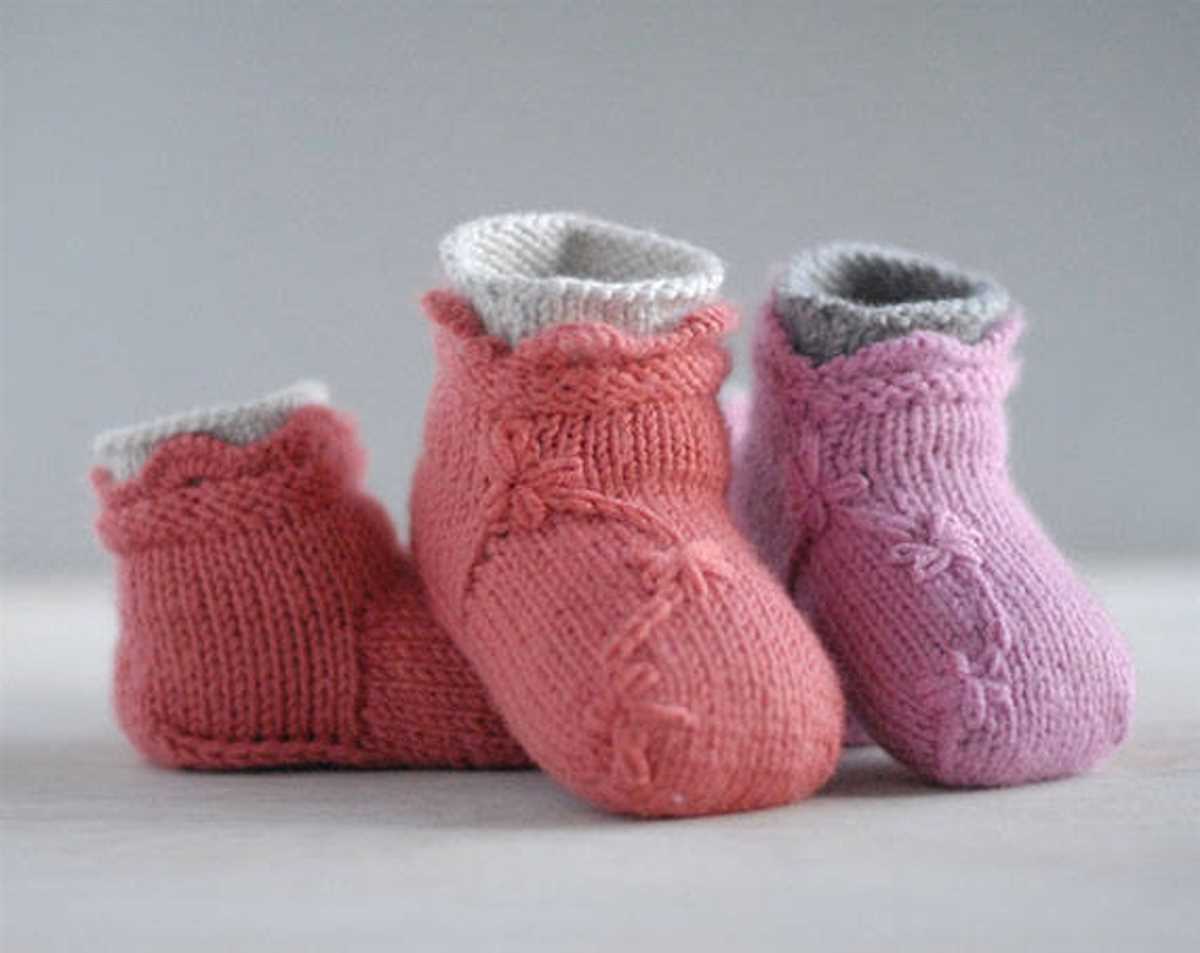 Free knit baby booties pattern