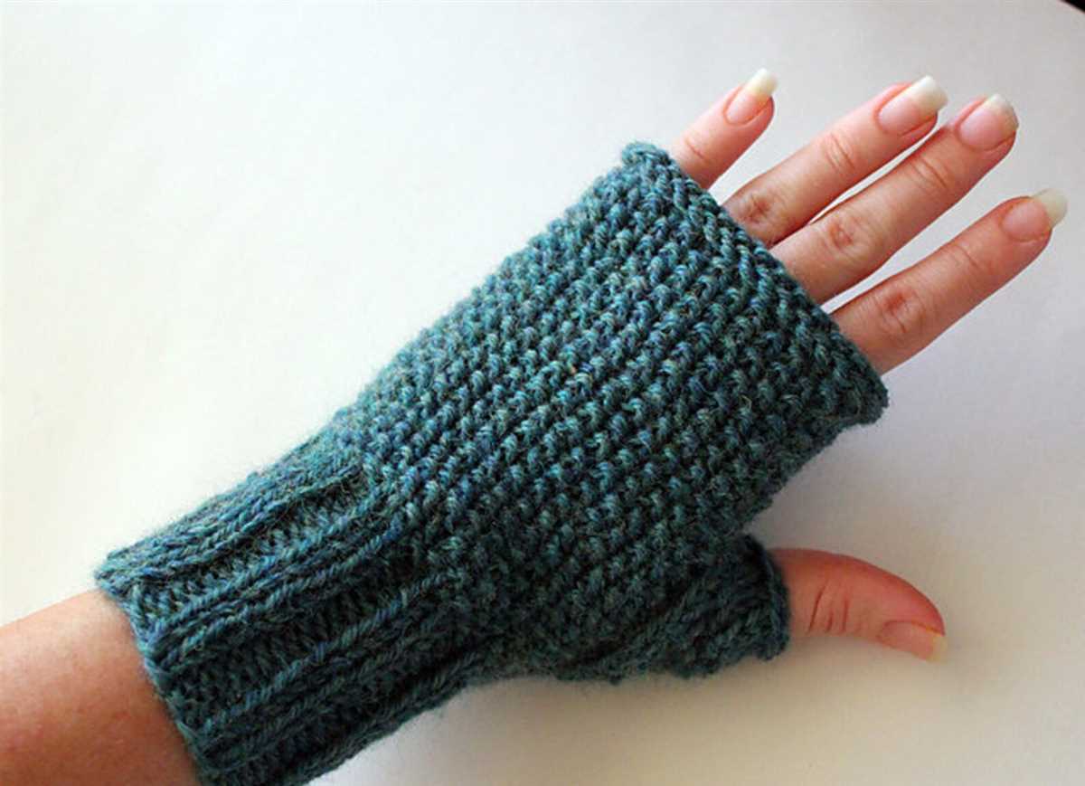 Knitting pattern for fingerless gloves
