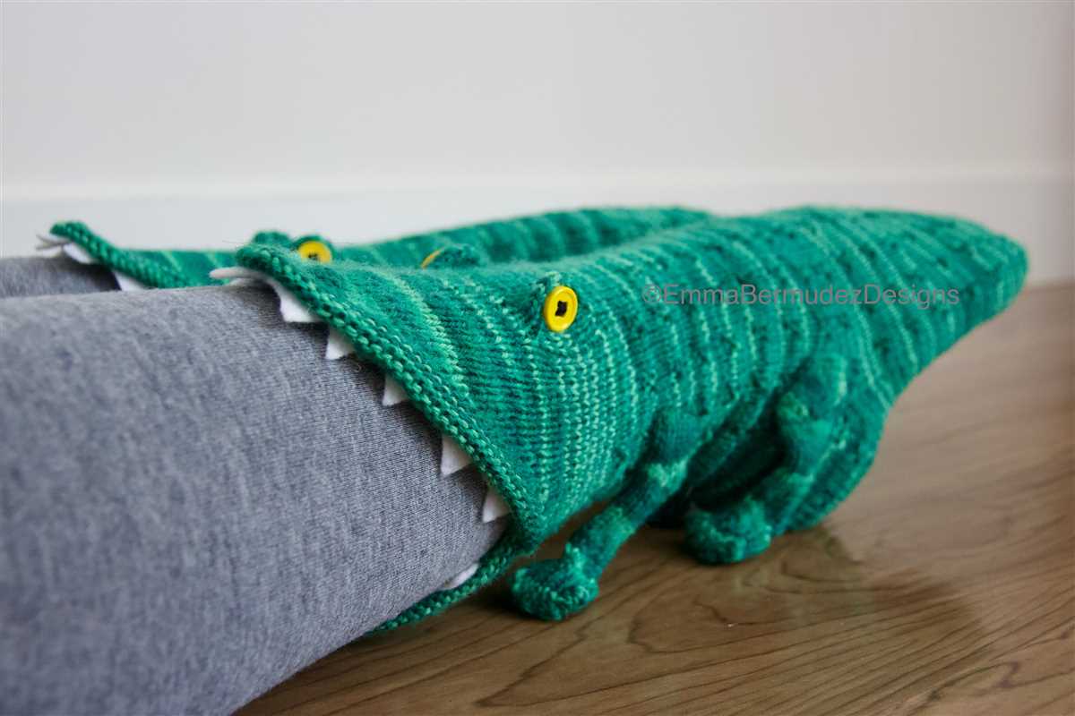 Animal socks knitting pattern