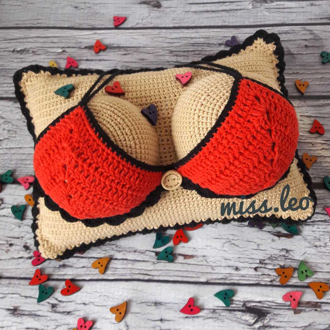 Knit breast pattern
