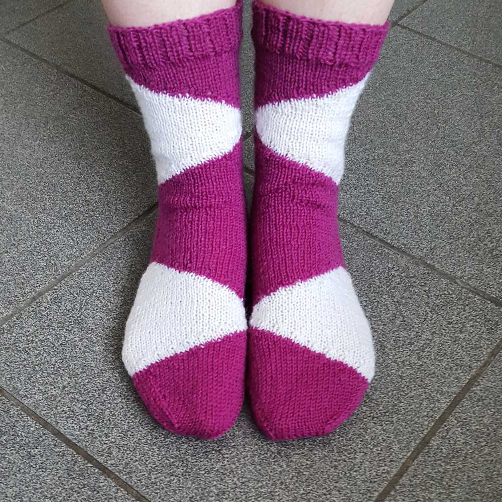 Easy socks knitting pattern