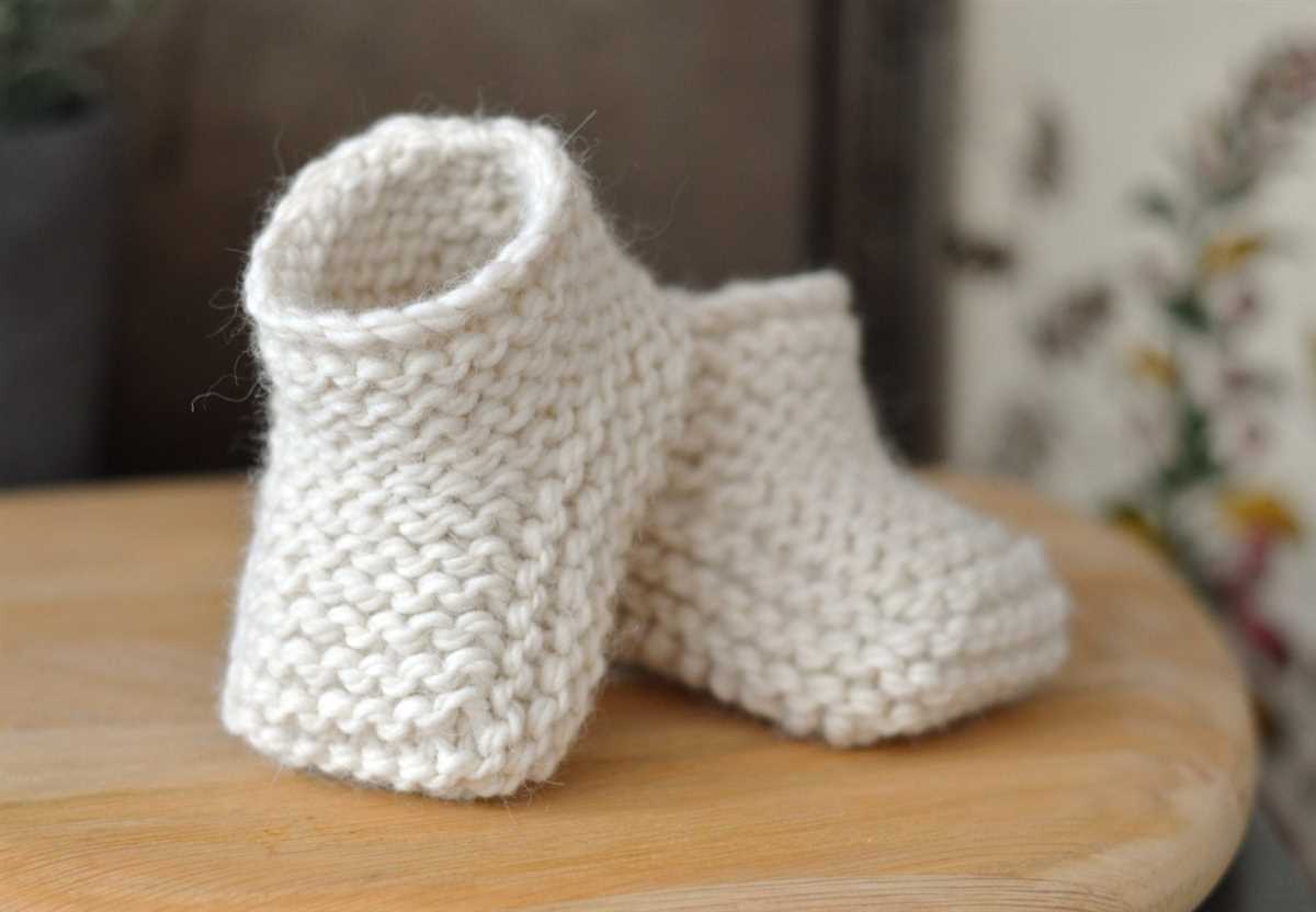 Baby bootie knitting pattern