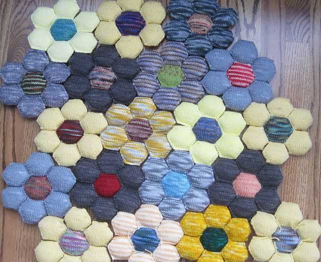 Beekeeper quilt knitting pattern