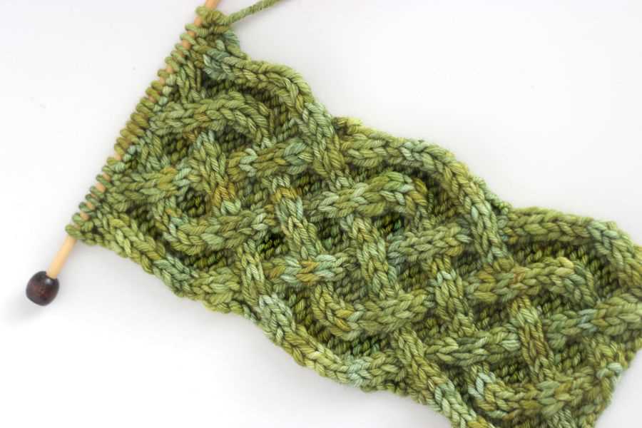 Braid knitting pattern for scarf