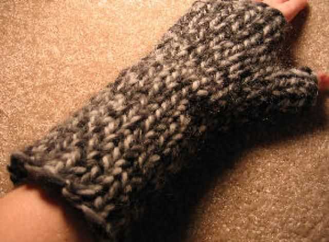 Bulky knit fingerless gloves pattern