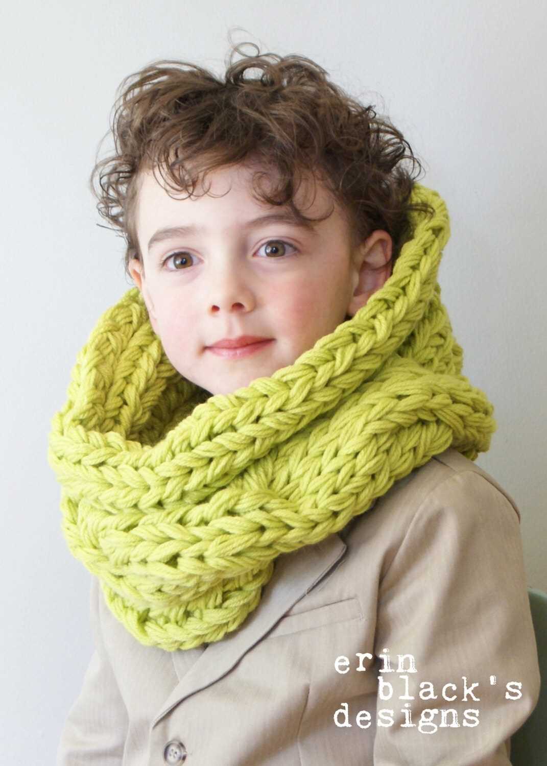 Cable cowl knitting pattern
