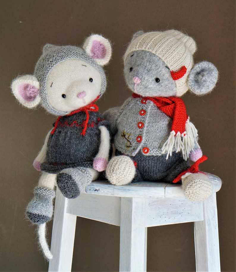 Christmas mice knitting pattern