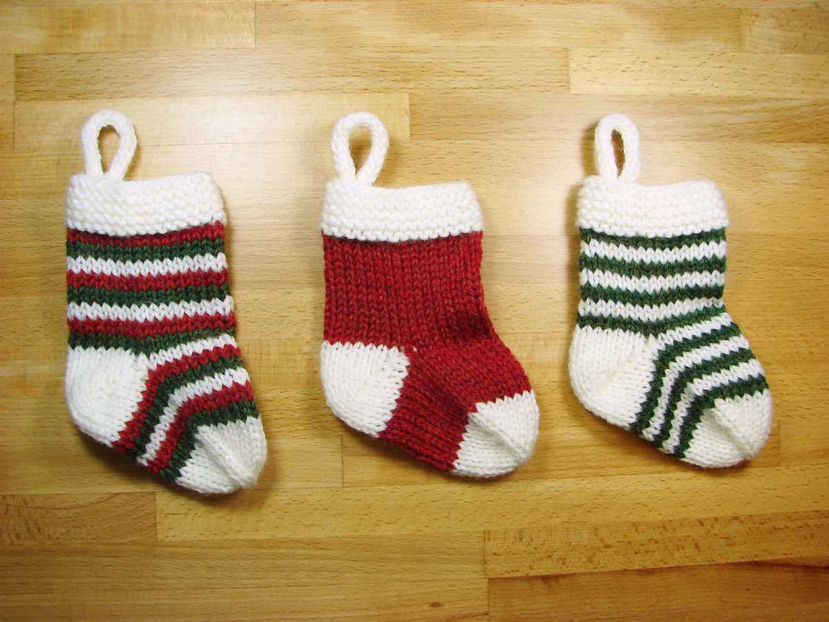 Christmas stockings knitting patterns easy