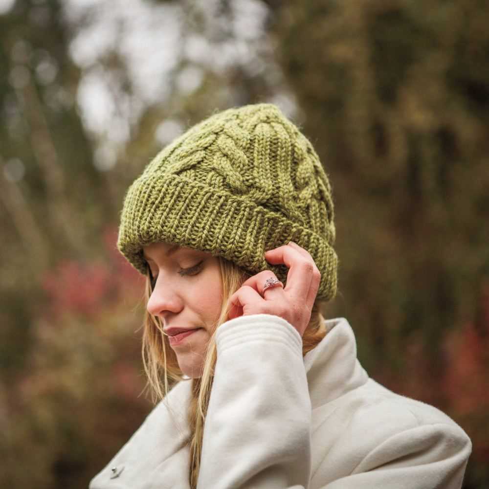Christmas beanie hat knitting pattern
