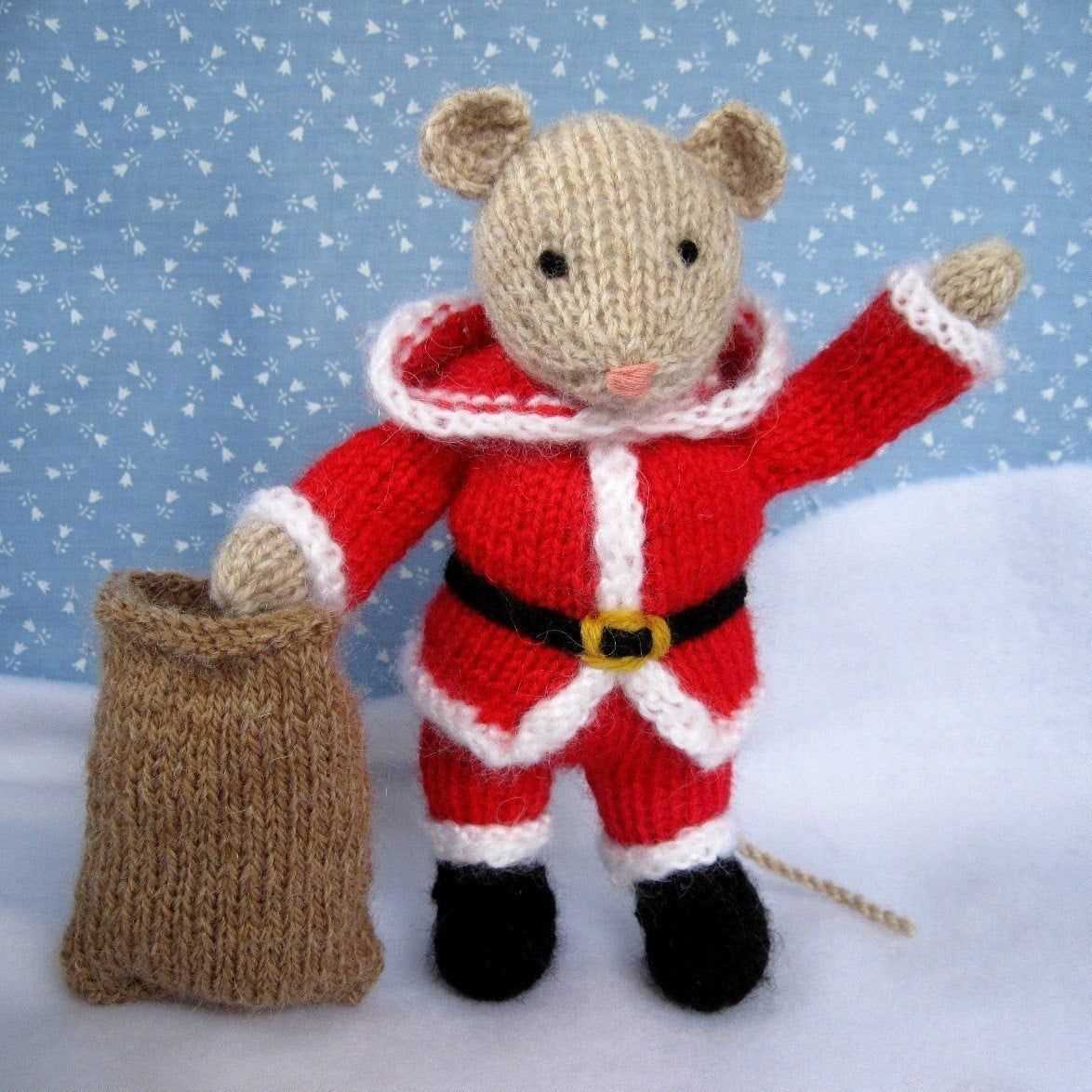 Christmas mice knitting pattern