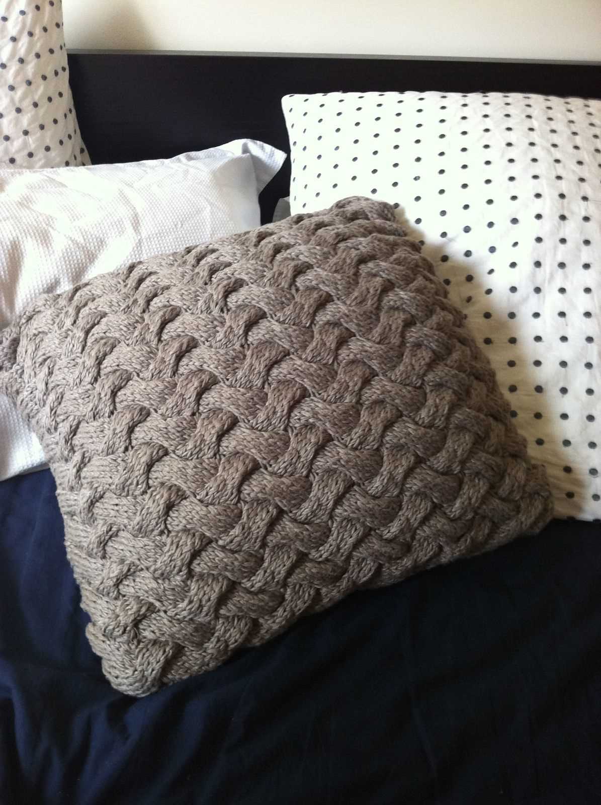 Chunky pillow knitting pattern