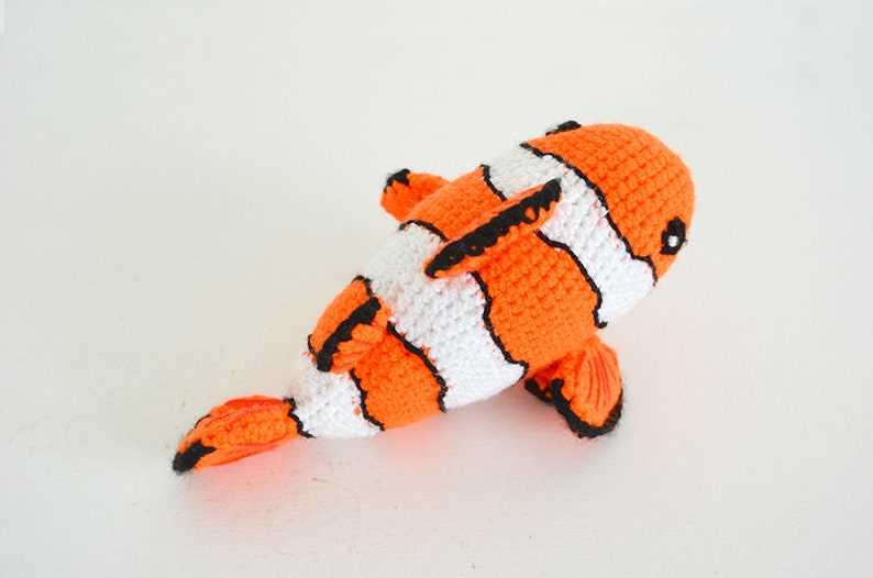Clown fish knitting pattern