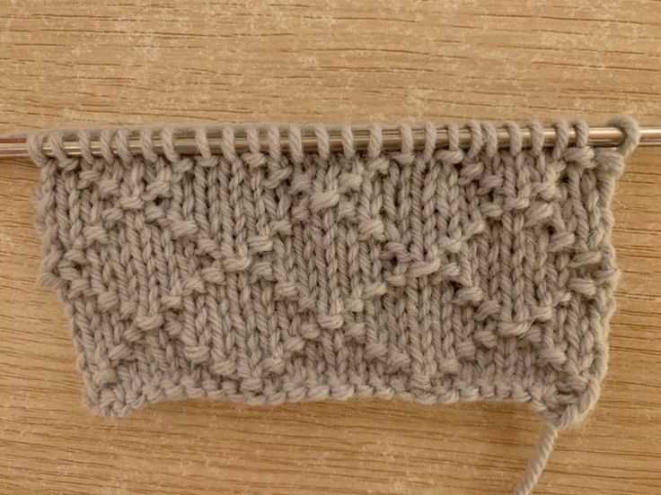 Diamond brocade knitting pattern