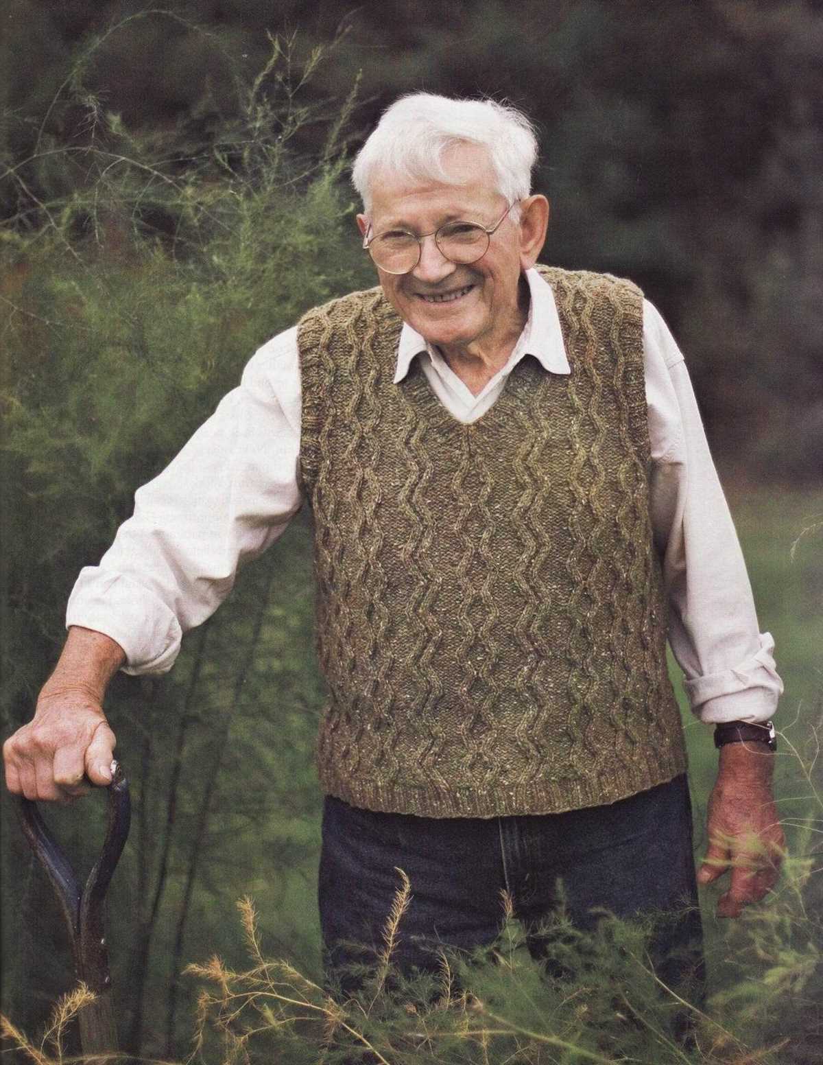 Simple and Complimentary Knitting Pattern for Men's Cardigan Easy men's cardigan knitting pattern free