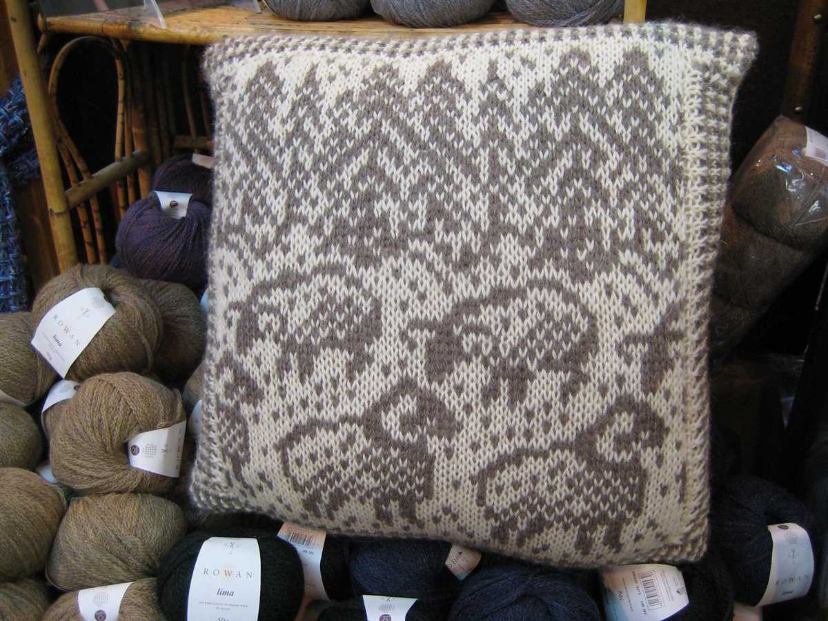 Fair isle cushion cover knitting pattern