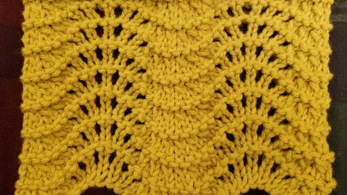 Fan and feather knitting pattern