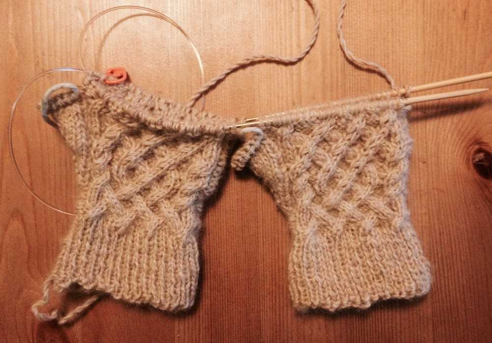 Fingerless gloves knitting pattern magic loop