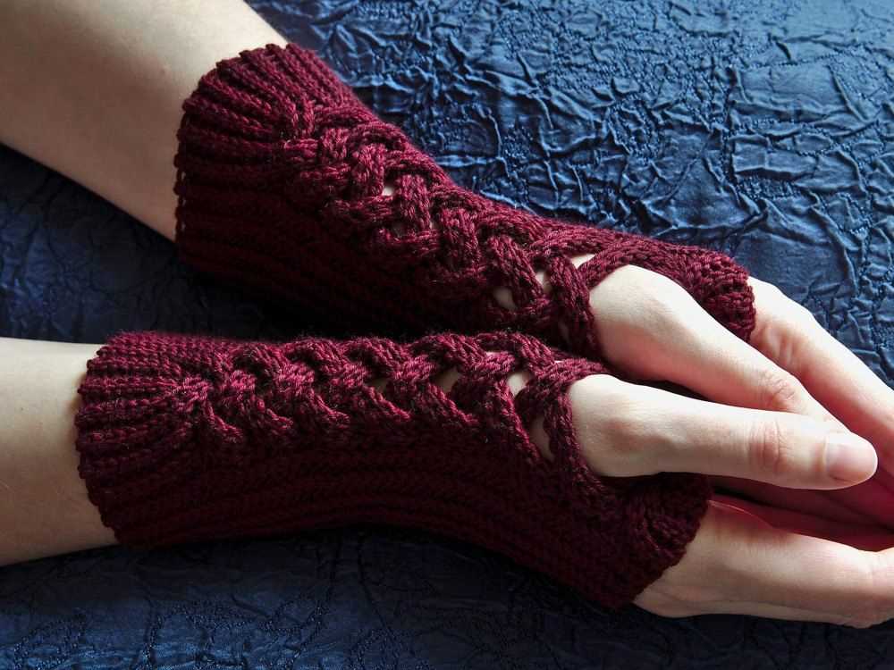 Fingerless gloves women knitting pattern