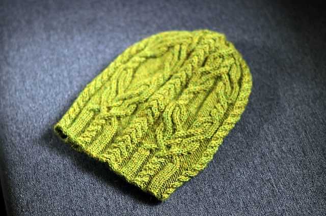 Flat knit cable hat pattern