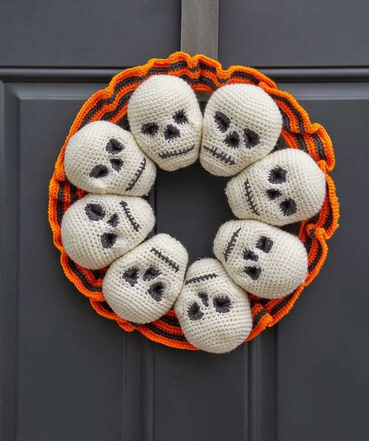 Free halloween wreath knitting pattern