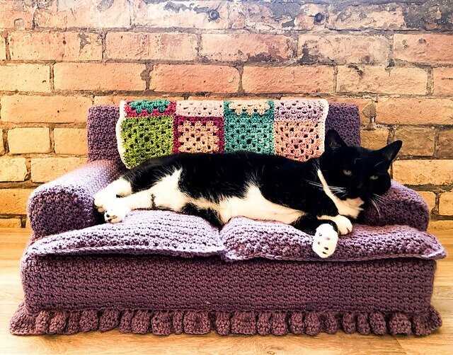 Free knitted cat bed pattern