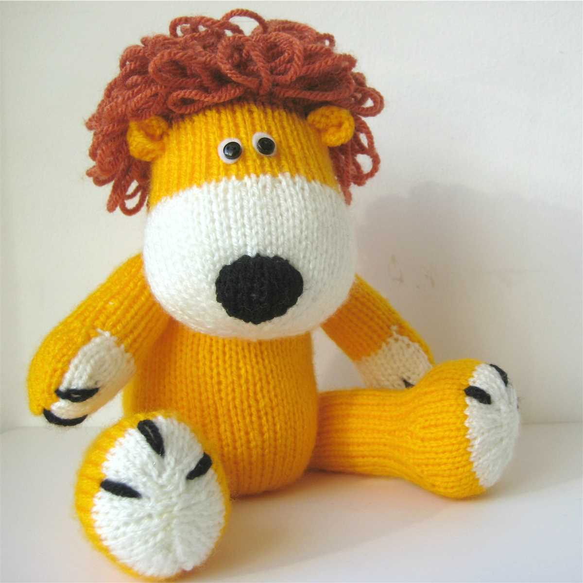 Free knitted lion pattern
