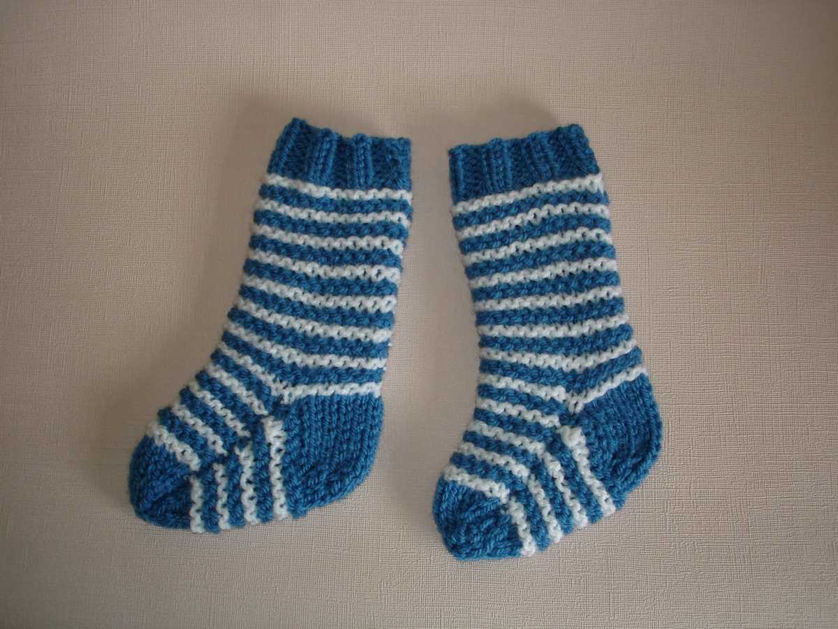 Free knitting pattern for socks on straight needles