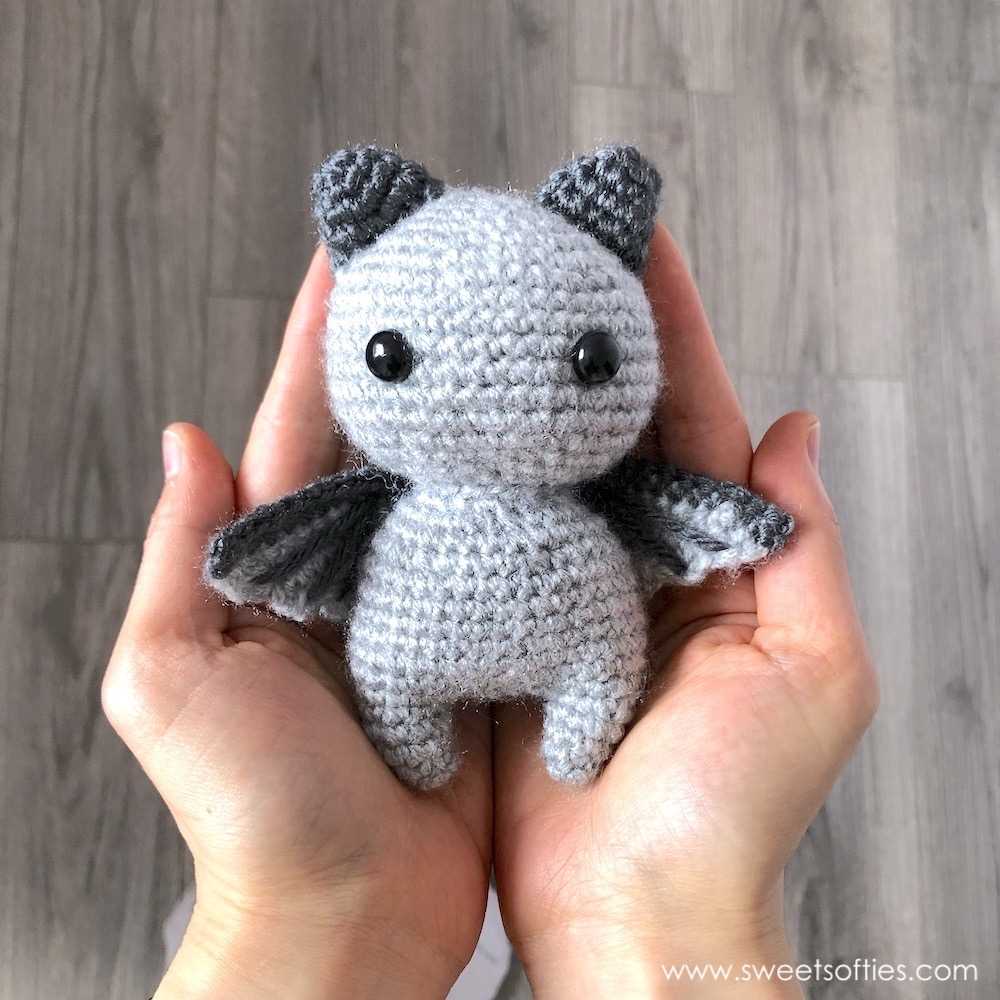 Free toy bat knitting pattern