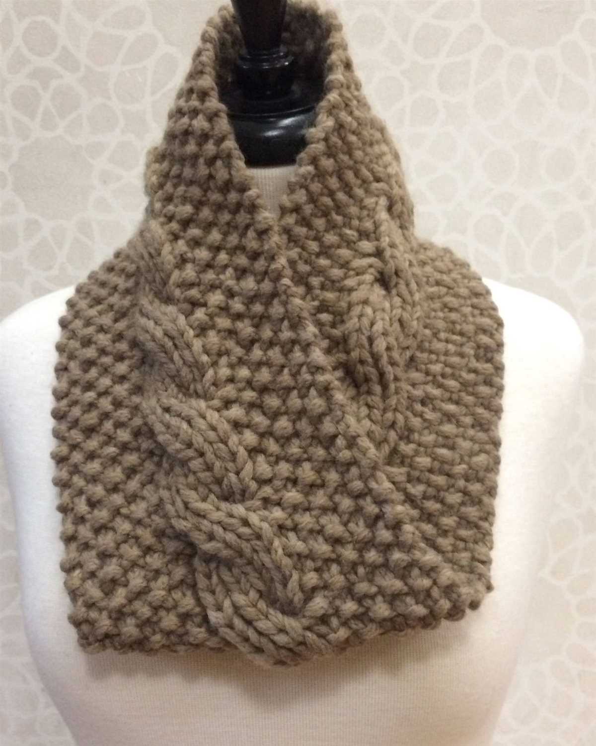 Free cable knit neck warmer pattern