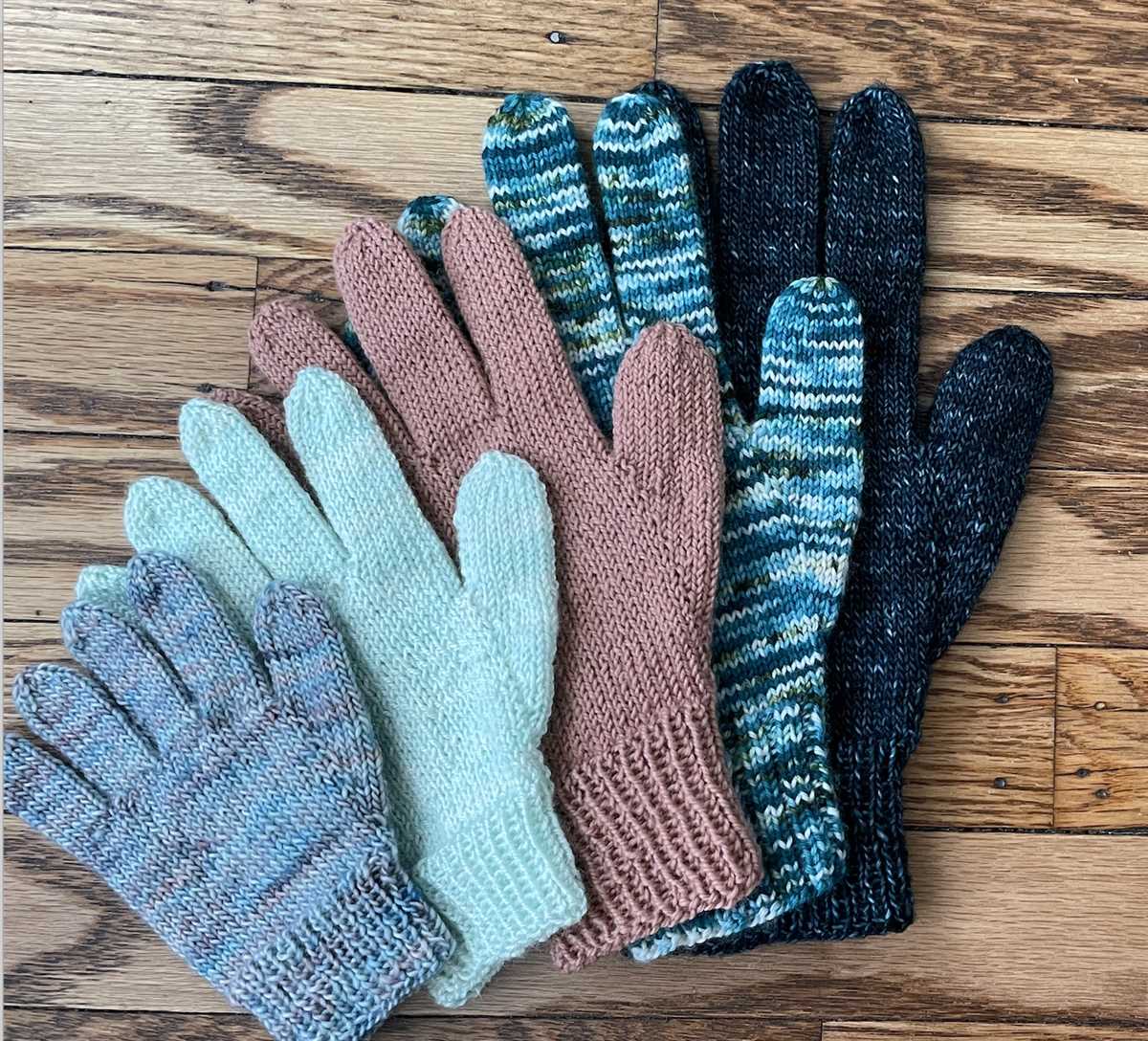 Free knitted gloves pattern