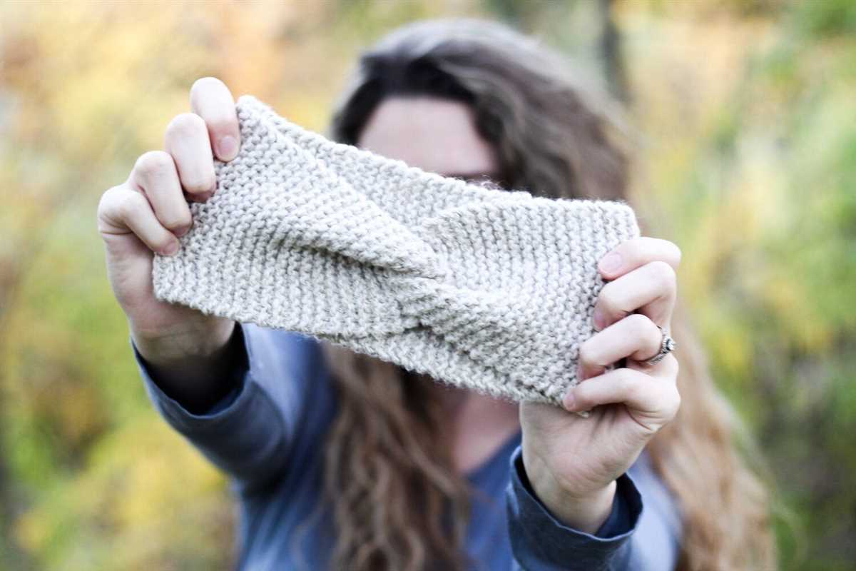 Free knitted twisted headband pattern