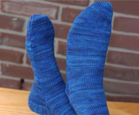 Free knitting pattern for socks on straight needles