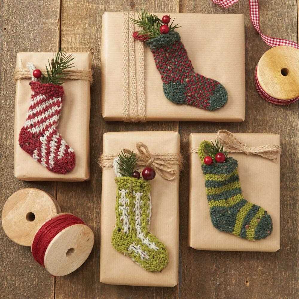 Free mini christmas stocking knitting pattern