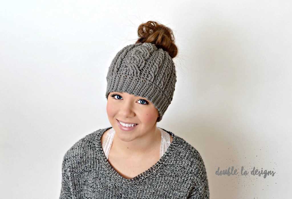 Free pattern for knitted messy bun hat