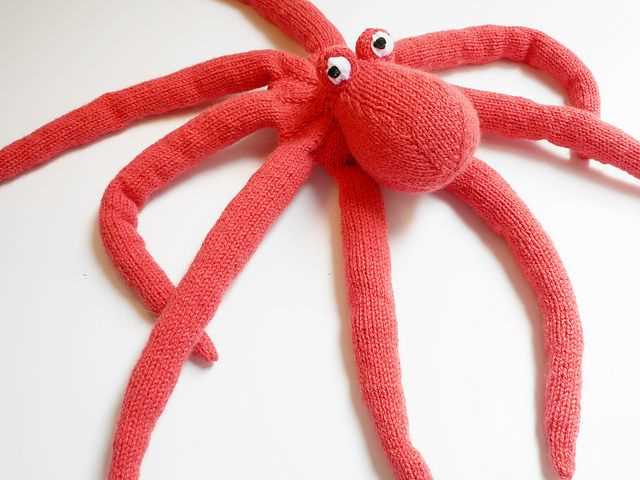 Free toy spider knitting pattern