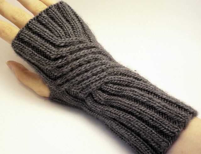Gauntlet knitting pattern