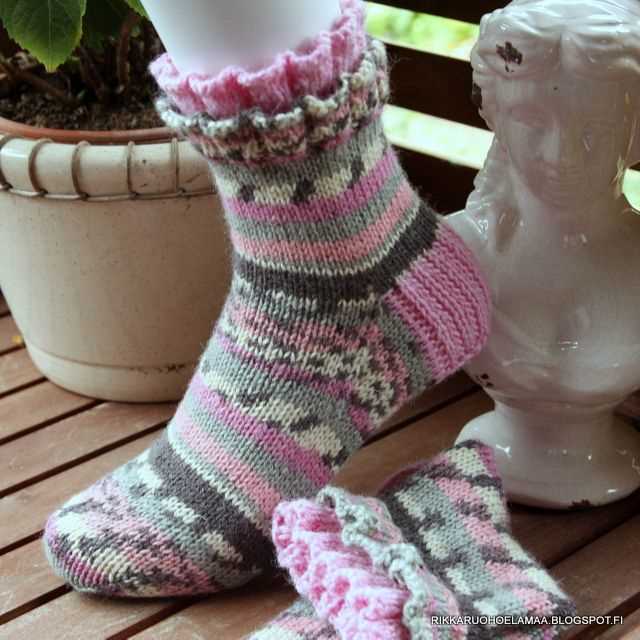 Heart socks knitting pattern