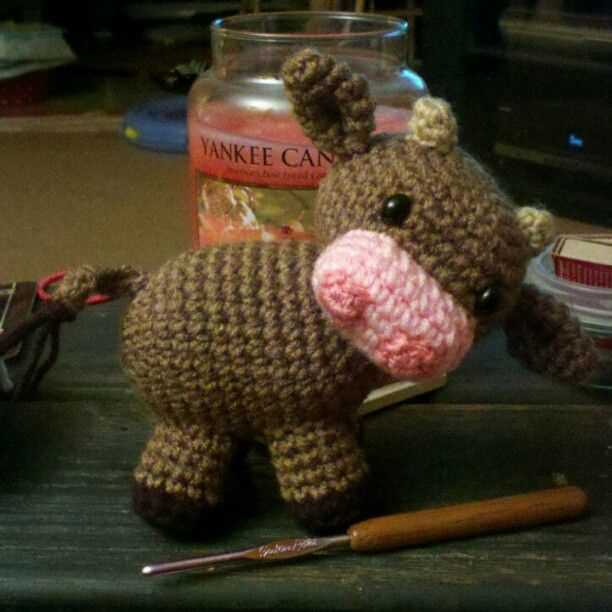 Highland cow chocolate orange cover knitting pattern