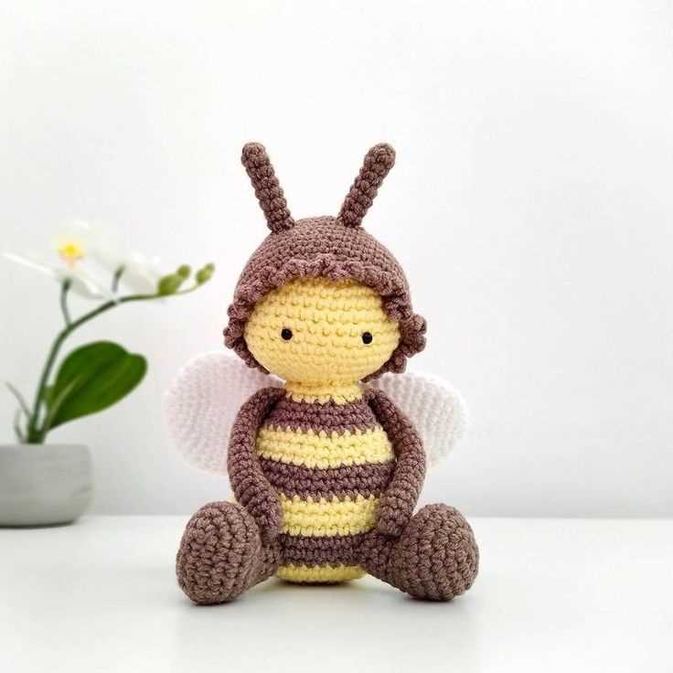 Honey bee knitting pattern