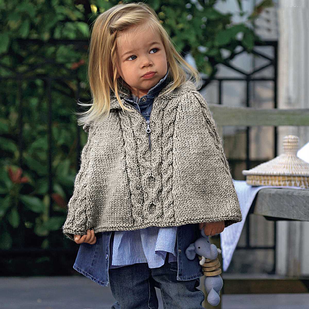 Hooded cape knitting pattern