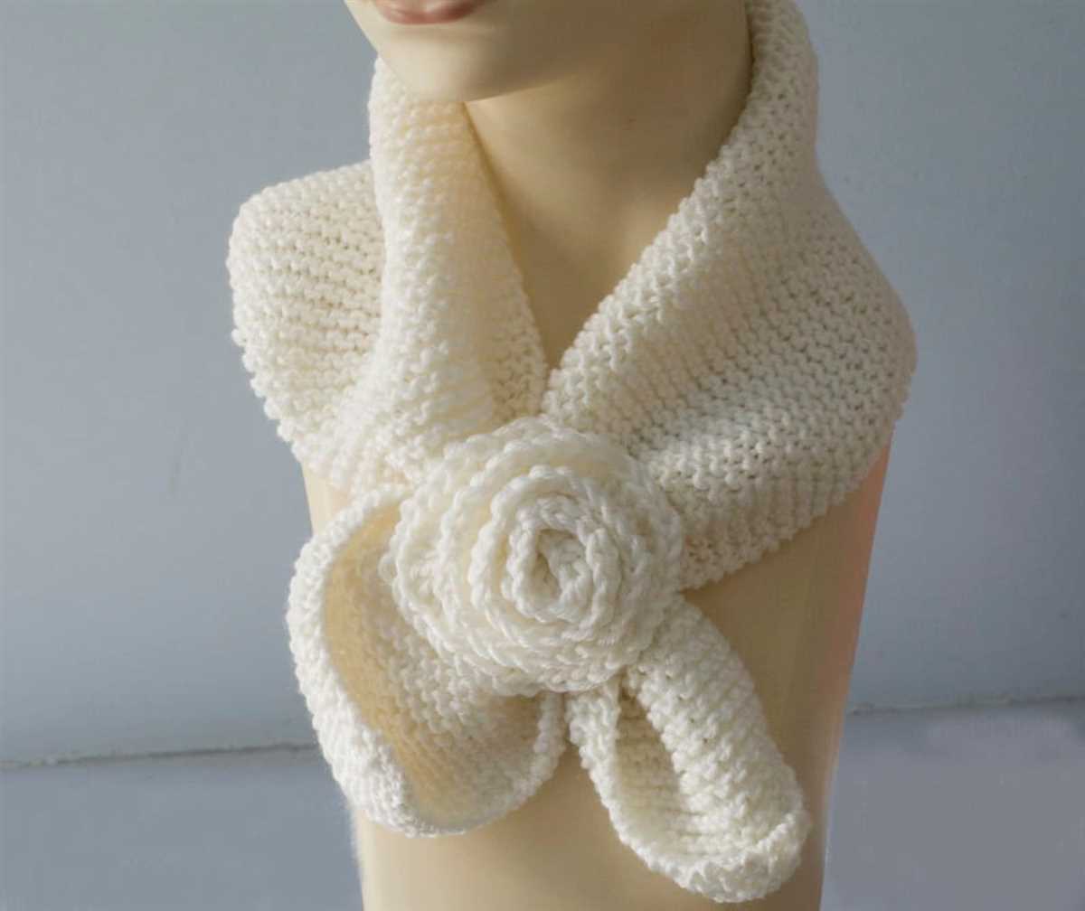Keyhole scarf free knitting pattern