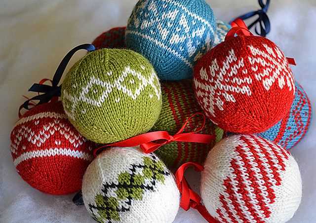 Knit christmas ball ornament pattern