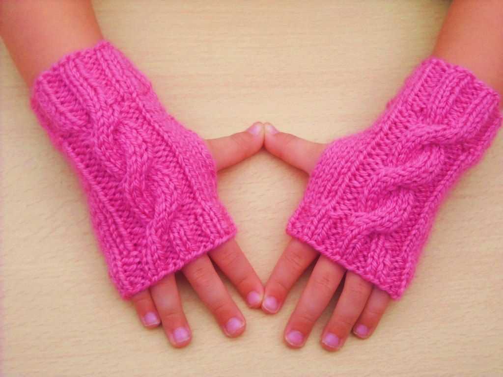 Knit pattern for fingerless gloves