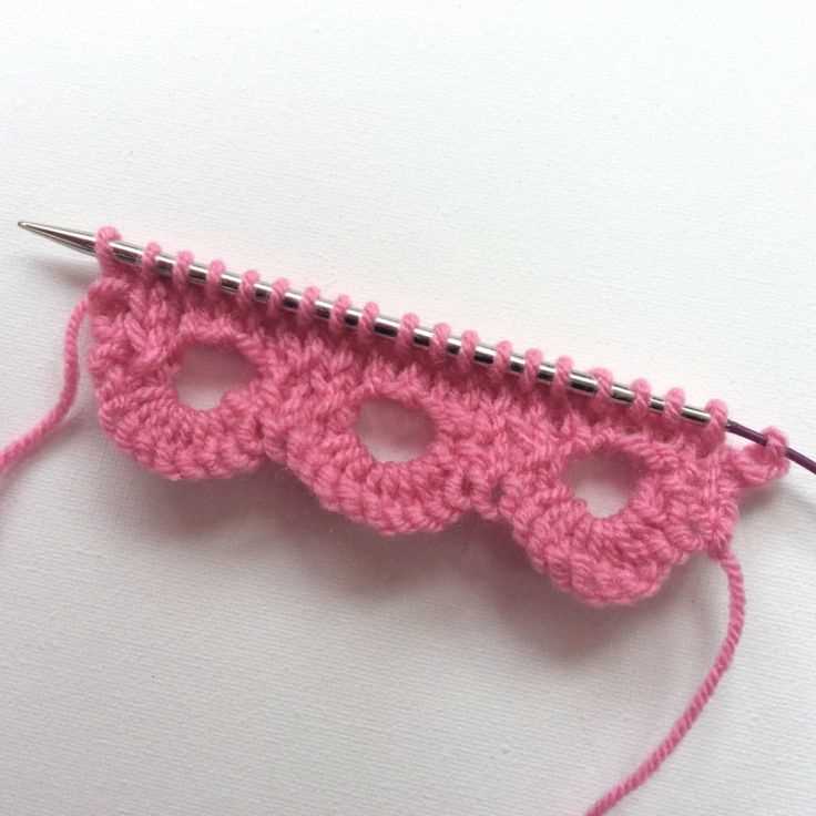 Knit scalloped edge pattern